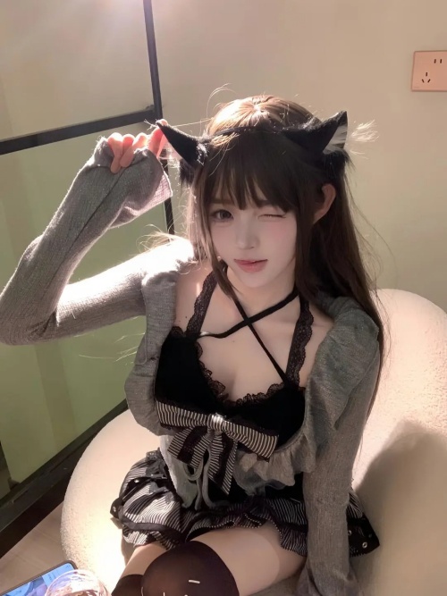 性感可爱娃娃脸_1_甜甜在工作_来自小红书网页版.jpg